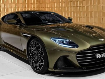 Aston Martin DBS 2022