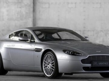 Aston Martin V8 Vantage 2022