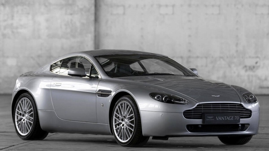 Aston Martin V8 Vantage 2022