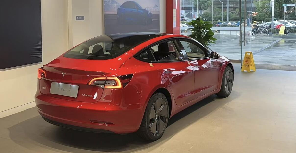 Tesla Model 3 2025